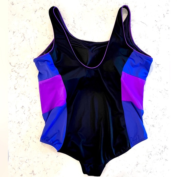 Land’s End One-Piece Swimsuit Scoop Neck Soft Cup Sporty Size 24W - Picture 9 of 12